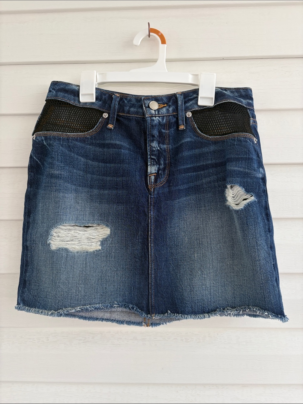 Good American Woman's Fishnet Mini Blue Denim Skirt L53313 Size 0 / 25 Cotton